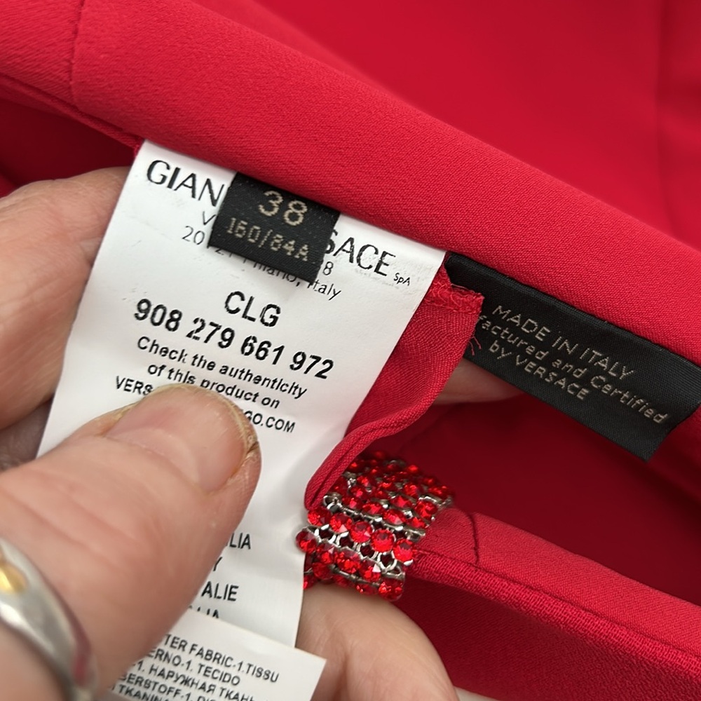 Gianni Versace Elegant Red Sleeveless gown - Picture 2 of 5